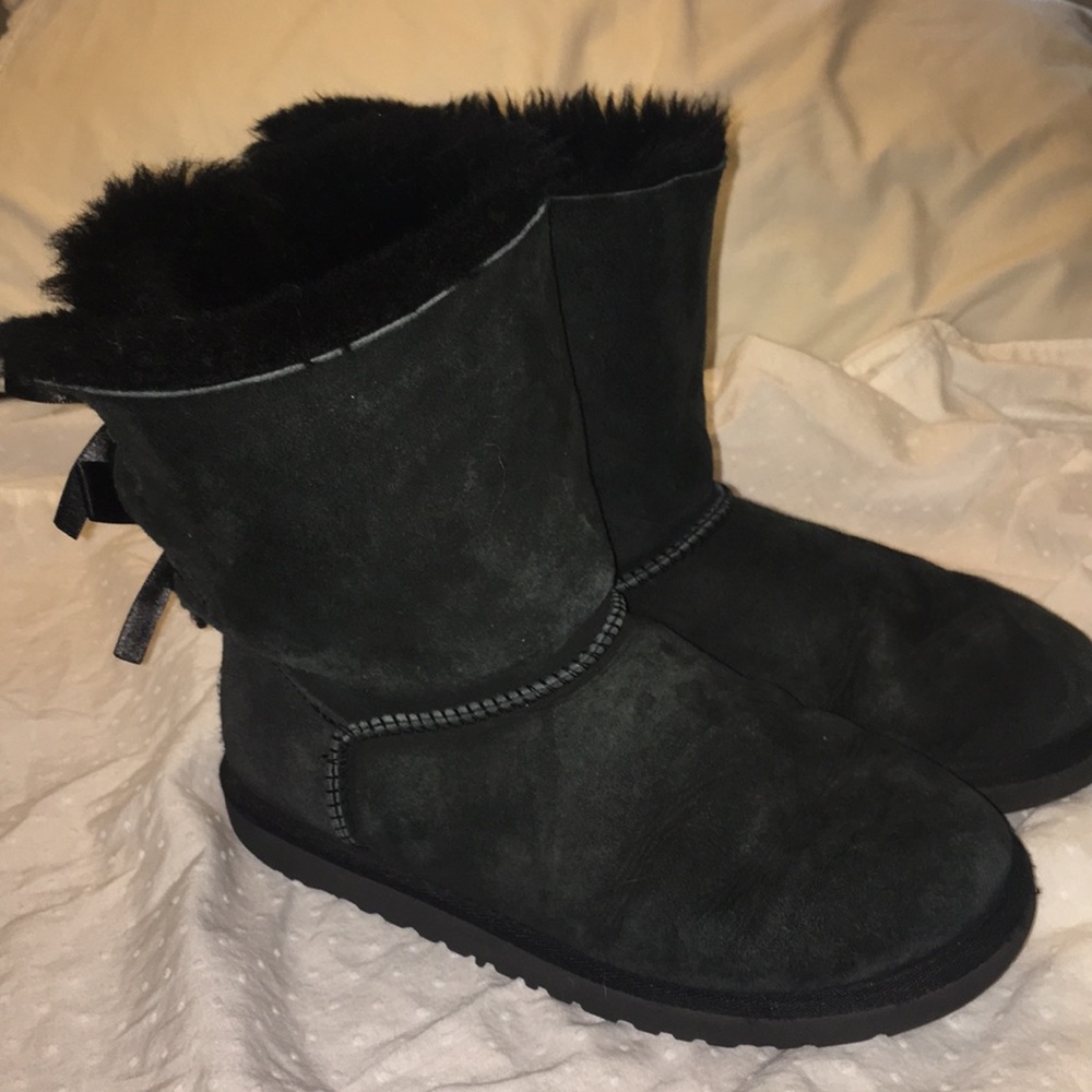 UGG Boots, Black size 4 VERY GOOD used condition.